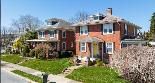 Home & neighboors in shillington